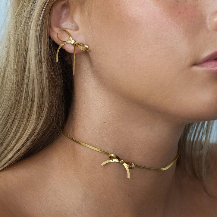 Geschenkset mit Halskette und Ohrringen mit Schlangenkette und Schleife