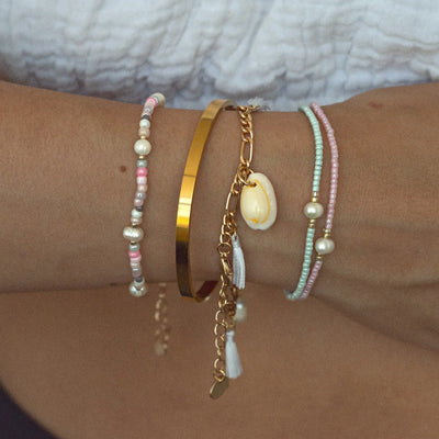 Nora - Chunky Armband mit Kaurimuscheln und Quasten