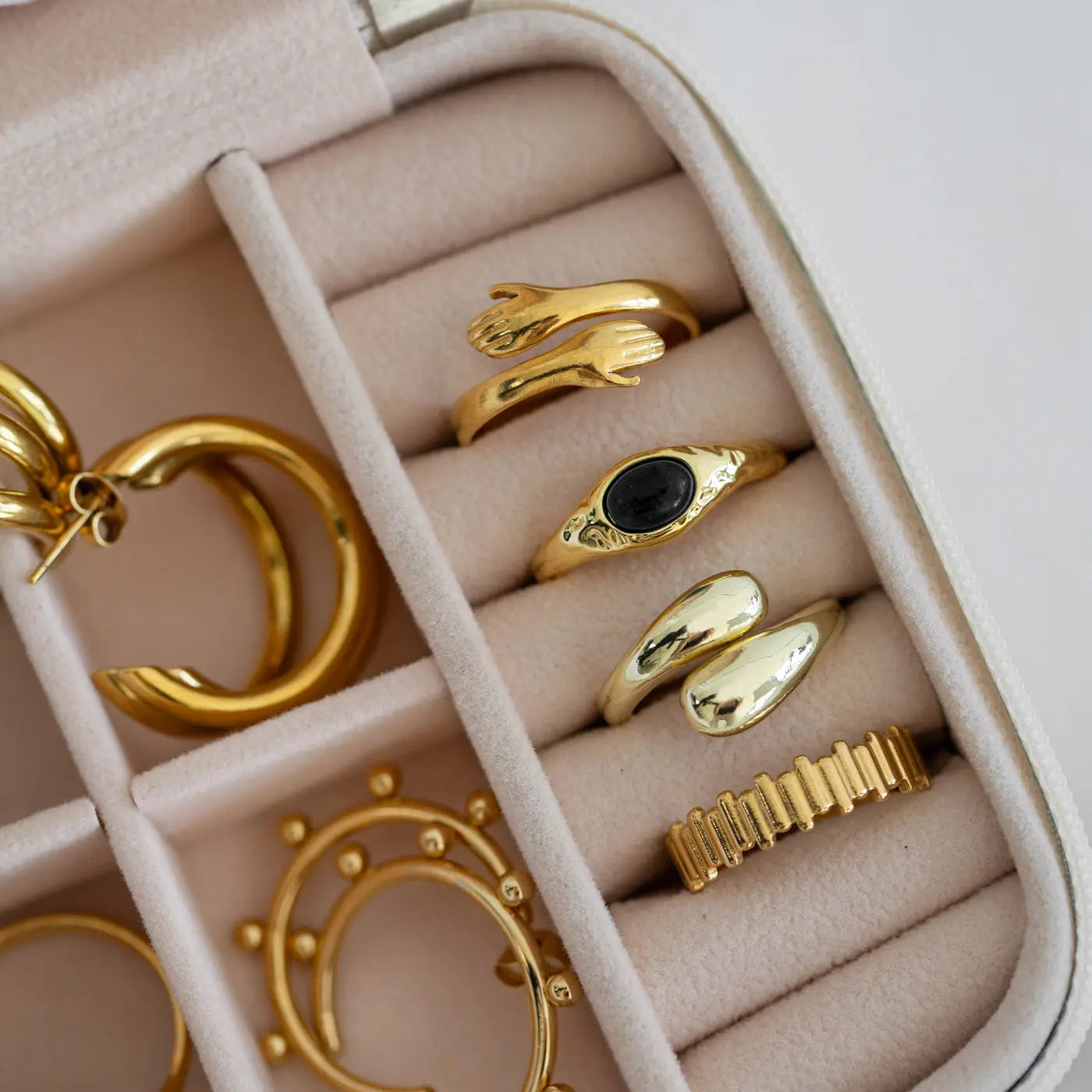 Clara – Weich geformter organischer Ring