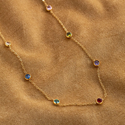 Michelle – Halskette mit in Gold getauchten, mehrfarbigen Kristallen aus Edelstahl