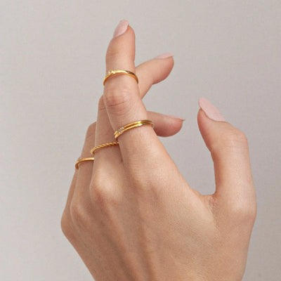 Evi - Dünner gedrehter Ring aus Edelstahl