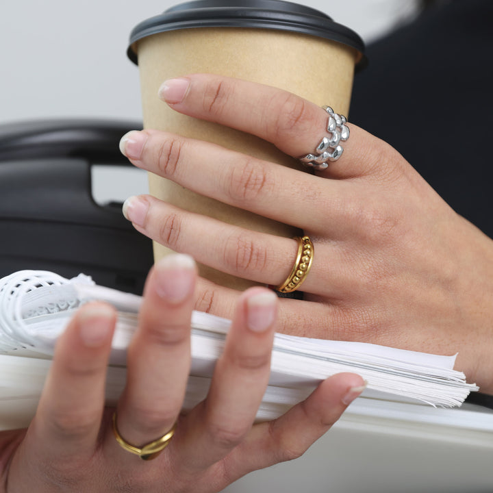 Maggie - Struktur-Ring aus Edelstahl