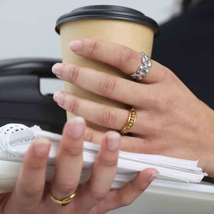 Maggie - Struktur-Ring aus Edelstahl