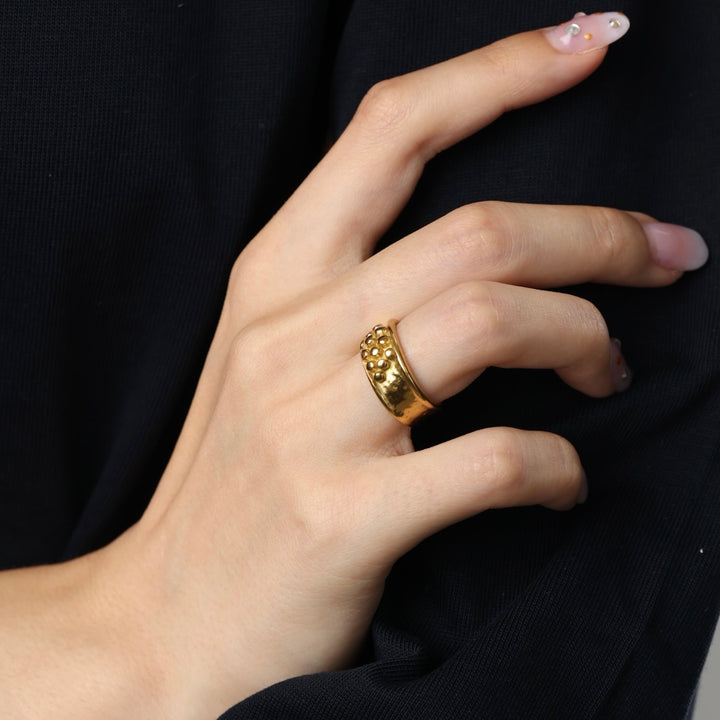 Iben – Statement-Ring aus Edelstahl, Gold | Timi of Sweden