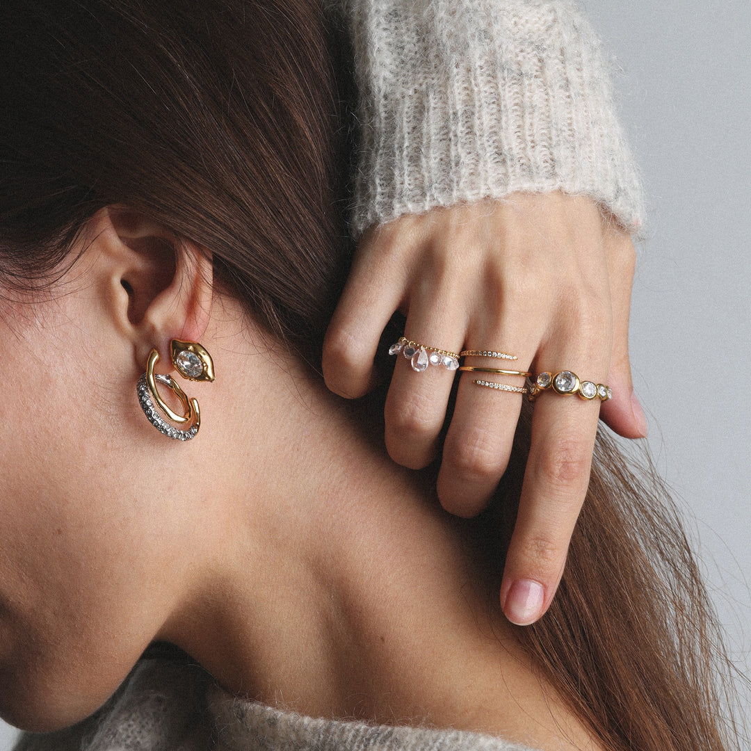Malie – crystal ring in stainless steel, gold | Timi of Sweden