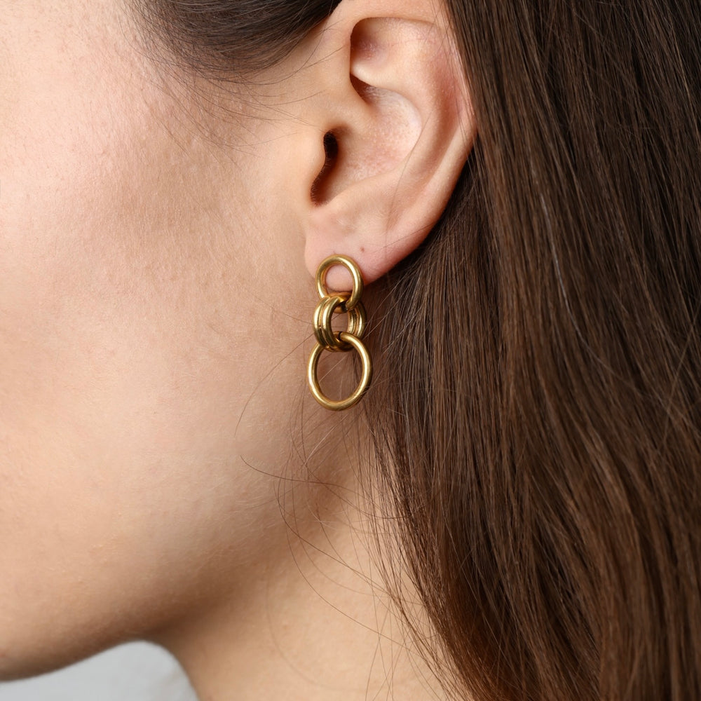 Circe – doppelte Creolen aus Edelstahl, Gold | Timi of Sweden