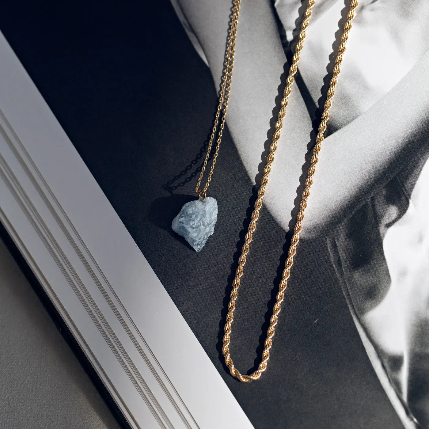 Elegantes Collier- und Ohrring-Set
