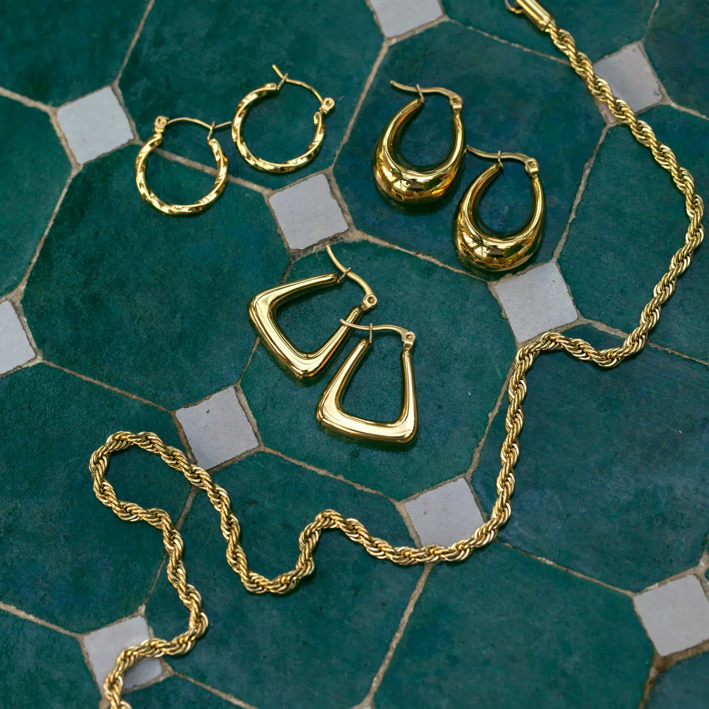 Dicke Halskette mit verdrehter Kette