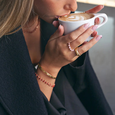 Rotes Perlenarmband