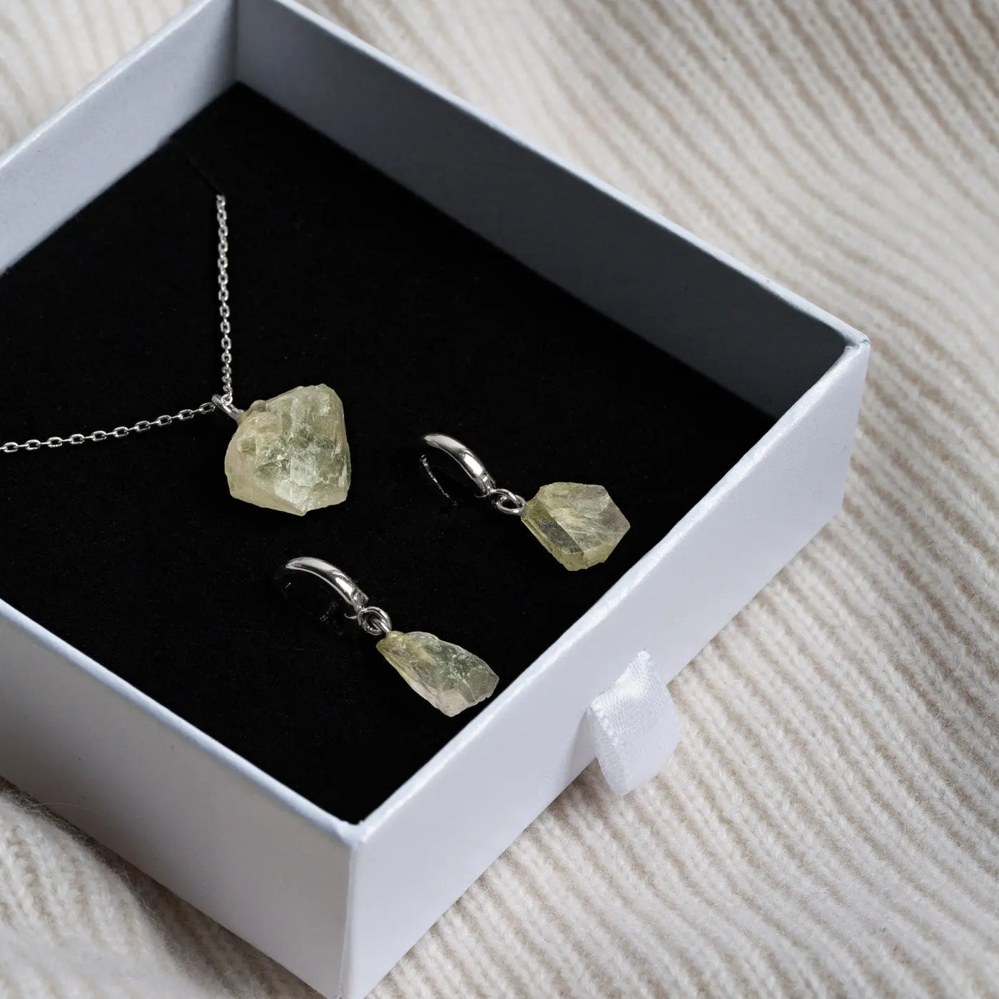 Halbedelstein-Set mit Halskette und Ohrringen - Silber