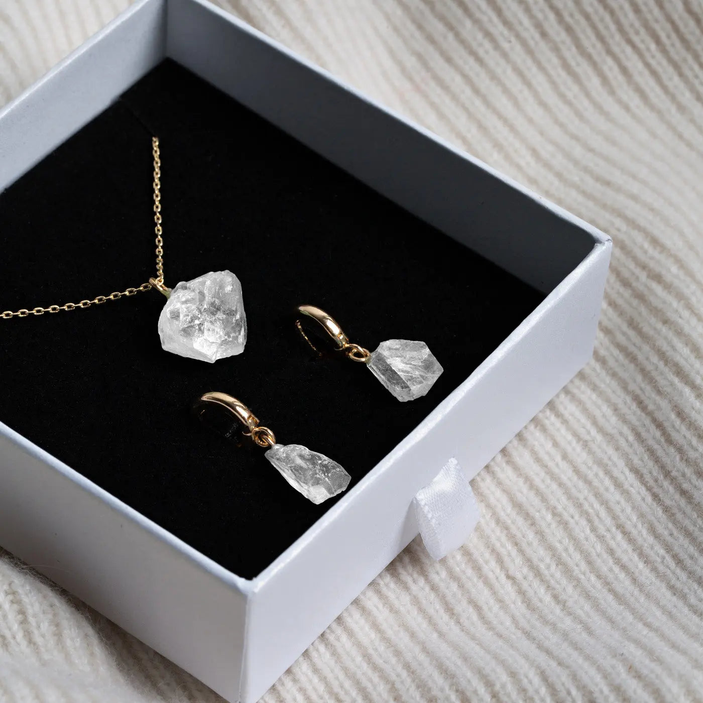 Halbedelstein-Set mit Halskette und Ohrringen - Gold