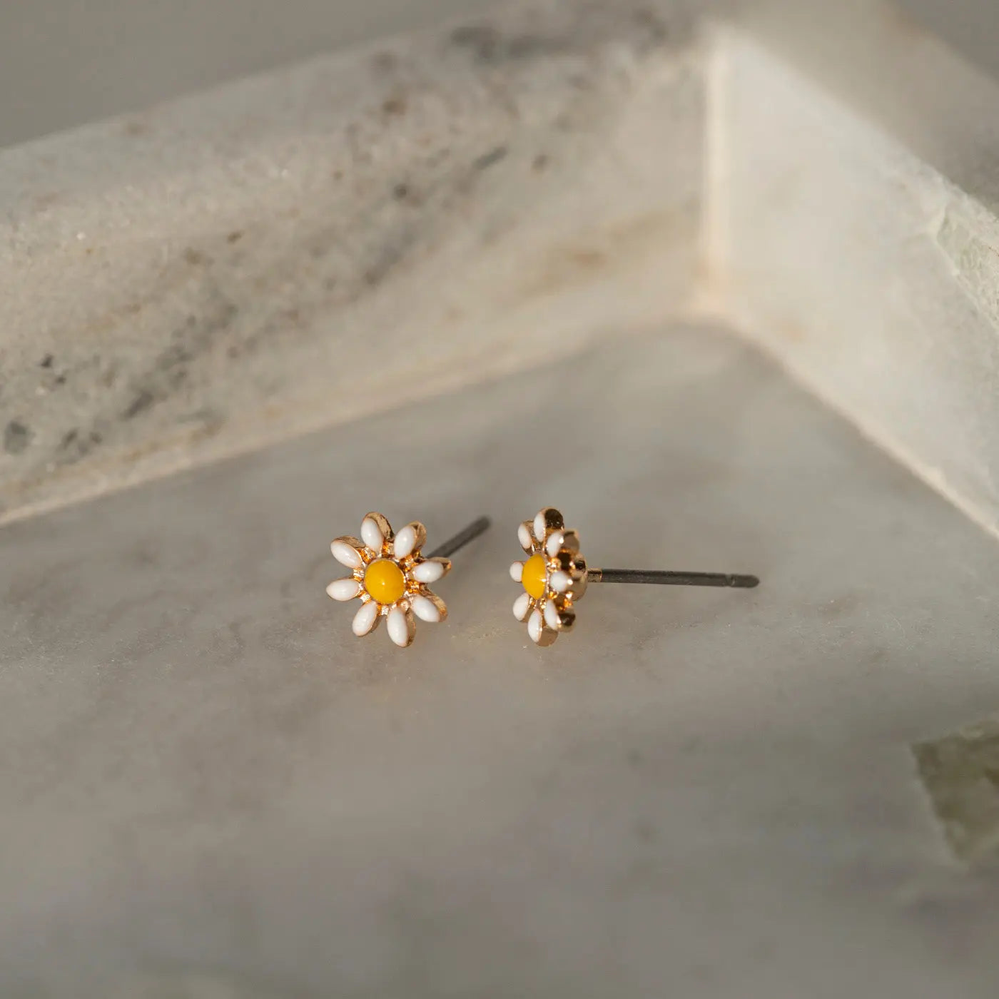 Doris - Gänseblümchen-Blumen-Emaille-Ohrstecker